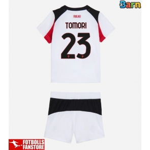 AC Milan Fikayo Tomori #23 Bortatröja Barn 2025-26 Kortärmad (+ Korta byxor)