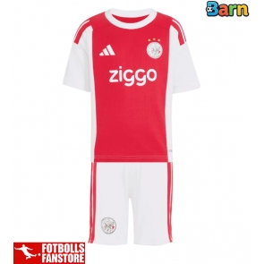 Ajax Hemmatröja Barn 2026-27 Kortärmad (+ Korta byxor)