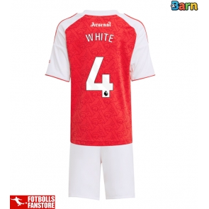 Arsenal Ben White #4 Hemmatröja Barn 2025-26 Kortärmad (+ Korta byxor)