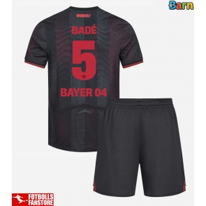 Bayer Leverkusen Loic Bade #5 Hemmatröja Barn 2025-26 Kortärmad (+ Korta byxor)