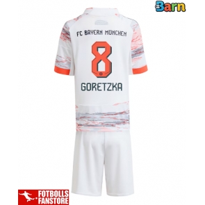 Bayern Munich Leon Goretzka #8 Bortatröja Barn 2025-26 Kortärmad (+ Korta byxor)