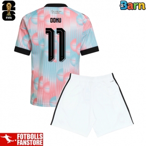Belgien Jeremy Doku #11 Bortatröja Barn VM 2026 Kortärmad (+ Korta byxor)