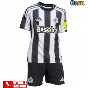Newcastle United Hemmatröja Barn 2025-26 Kortärmad (+ Korta byxor)