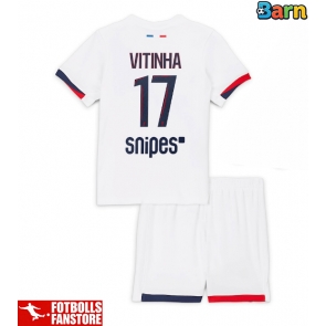 Paris Saint-Germain Vitinha #17 Bortatröja Barn 2025-26 Kortärmad (+ Korta byxor)