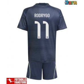 Real Madrid Rodrygo Goes #11 Bortatröja Barn 2025-26 Kortärmad (+ Korta byxor)