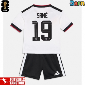 Tyskland Leroy Sane #19 Hemmatröja Barn VM 2026 Kortärmad (+ Korta byxor)