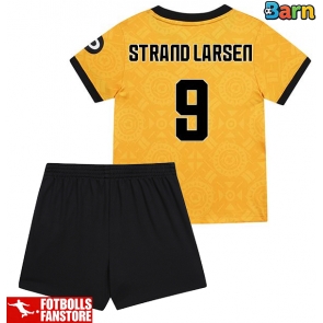 Wolves Jorgen Strand Larsen #9 Hemmatröja Barn 2025-26 Kortärmad (+ Korta byxor)