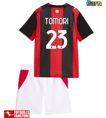 AC Milan Fikayo Tomori #23 Hemmatröja Barn 2026-27 Kortärmad (+ Korta byxor)