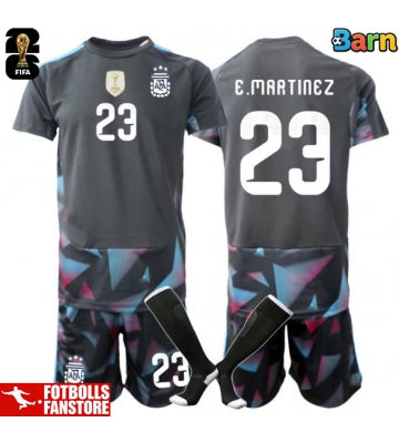 Argentina Emiliano Martinez #23 Målvakt Hemmatröja Barn VM 2026 Kortärmad (+ Korta byxor)
