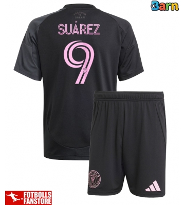 Inter Miami Luis Suarez #9 Bortatröja Barn 2025-26 Kortärmad (+ Korta byxor)