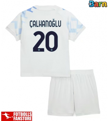 Inter Milan Hakan Calhanoglu #20 Bortatröja Barn 2025-26 Kortärmad (+ Korta byxor)
