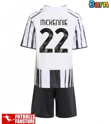 Juventus Weston McKennie #22 Hemmatröja Barn 2025-26 Kortärmad (+ Korta byxor)