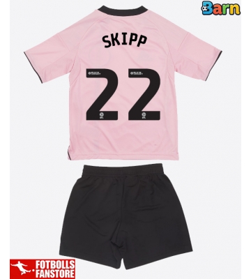 Leicester City Oliver Skipp #22 Tredje Tröja Barn 2025-26 Kortärmad (+ Korta byxor)