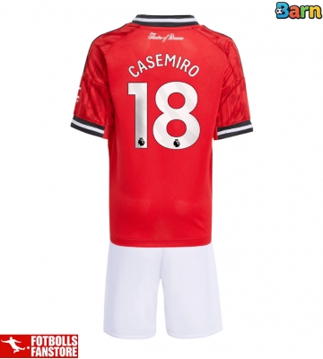 Manchester United Casemiro #18 Hemmatröja Barn 2025-26 Kortärmad (+ Korta byxor)