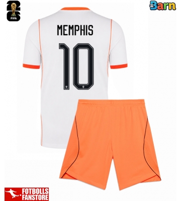 Nederländerna Memphis Depay #10 Bortatröja Barn VM 2026 Kortärmad (+ Korta byxor)