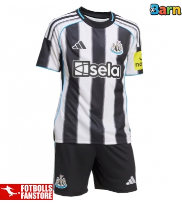 Newcastle United Hemmatröja Barn 2025-26 Kortärmad (+ Korta byxor)