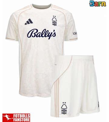 Nottingham Forest Bortatröja Barn 2025-26 Kortärmad (+ Korta byxor)