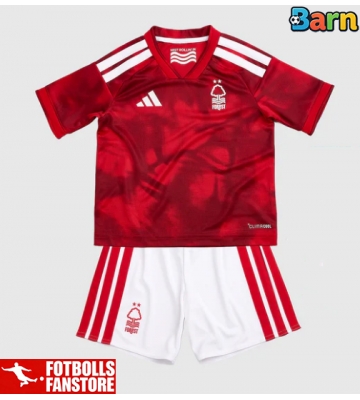 Nottingham Forest Hemmatröja Barn 2026-27 Kortärmad (+ Korta byxor)