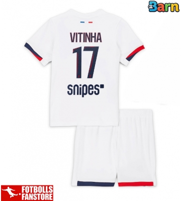 Paris Saint-Germain Vitinha #17 Bortatröja Barn 2025-26 Kortärmad (+ Korta byxor)