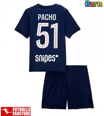 Paris Saint-Germain Willian Pacho #51 Hemmatröja Barn 2025-26 Kortärmad (+ Korta byxor)
