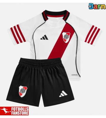 River Plate Hemmatröja Barn 2025-26 Kortärmad (+ Korta byxor)