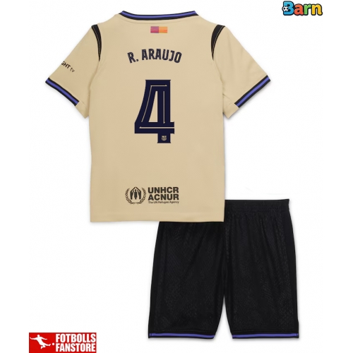 Barcelona Ronald Araujo #4 Bortatröja Barn 2025-26 Kortärmad (+ Korta byxor)