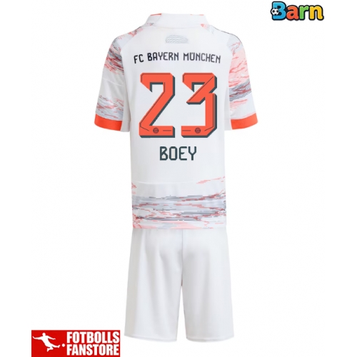 Bayern Munich Sacha Boey #23 Bortatröja Barn 2025-26 Kortärmad (+ Korta byxor)