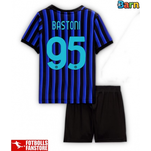 Inter Milan Alessandro Bastoni #95 Hemmatröja Barn 2025-26 Kortärmad (+ Korta byxor)