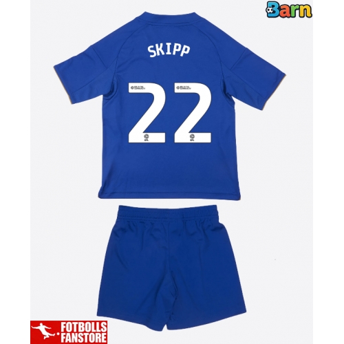 Leicester City Oliver Skipp #22 Hemmatröja Barn 2025-26 Kortärmad (+ Korta byxor)