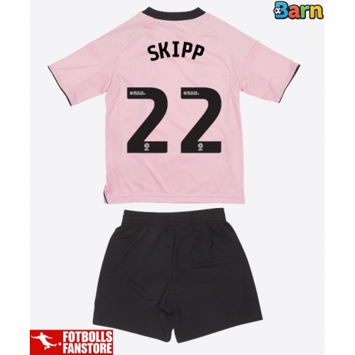 Leicester City Oliver Skipp #22 Tredje Tröja Barn 2025-26 Kortärmad (+ Korta byxor)