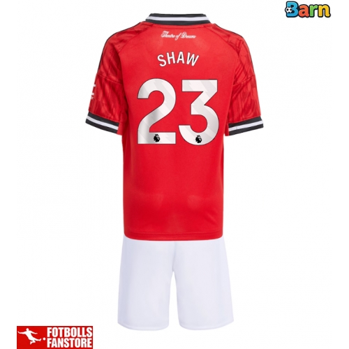 Manchester United Luke Shaw #23 Hemmatröja Barn 2025-26 Kortärmad (+ Korta byxor)