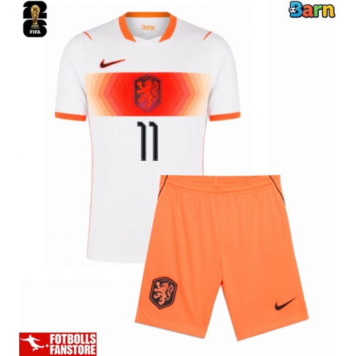 Nederländerna Cody Gakpo #11 Bortatröja Barn VM 2026 Kortärmad (+ Korta byxor)