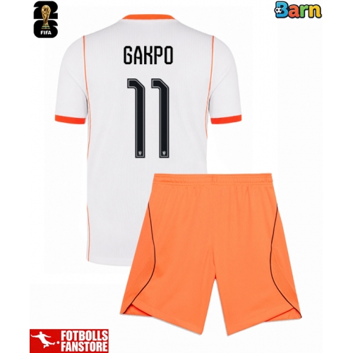 Nederländerna Cody Gakpo #11 Bortatröja Barn VM 2026 Kortärmad (+ Korta byxor)