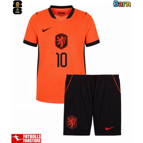 Nederländerna Memphis Depay #10 Hemmatröja Barn VM 2026 Kortärmad (+ Korta byxor)