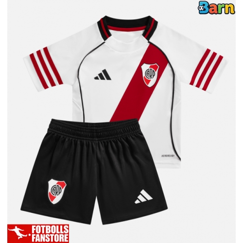 River Plate Hemmatröja Barn 2025-26 Kortärmad (+ Korta byxor)